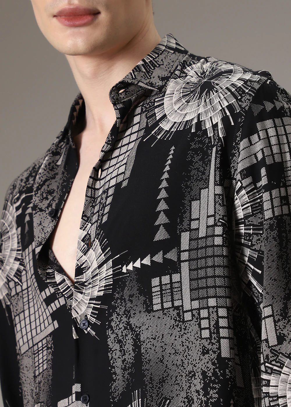 Relaxed Fit Monochrome Button-Up Shirt with Contemporary Feather Motifs